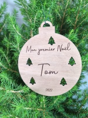 boule-de-noel-personnalisee-en-bois-dessin-premier-noel