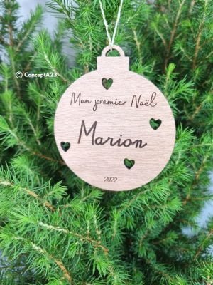 boule-de-noel-personnalisee-en-bois-dessin-premier-noel