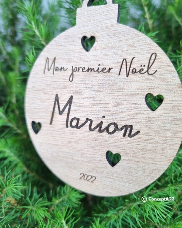 boule-de-noel-personnalisee-en-bois-dessin-premier-noel