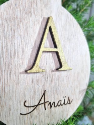 boule-de-noel-personnalisee-en-bois-dessin-prénom-initial-3d-couleurs boule-de-noel-personnalisee-en-bois-dessin-prénom-initial-3d-couleurs