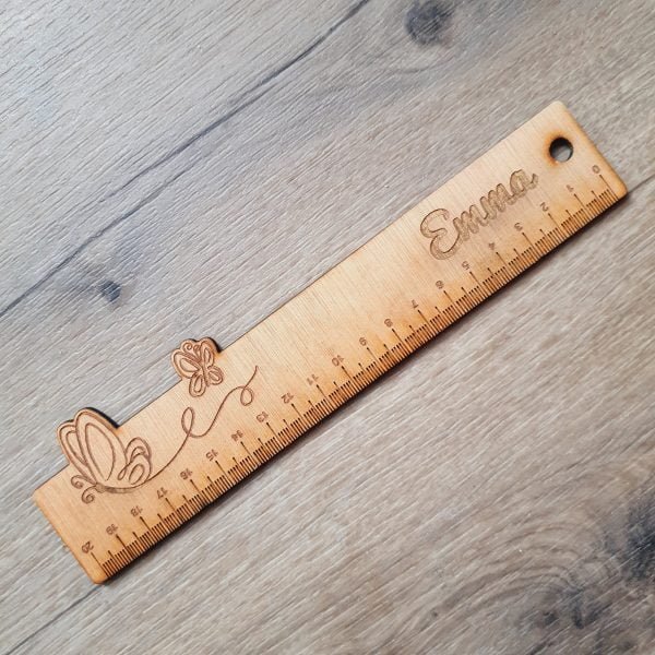 produits et objets en bois personnalisables Règle personnalisée avec le prénom de 20cm